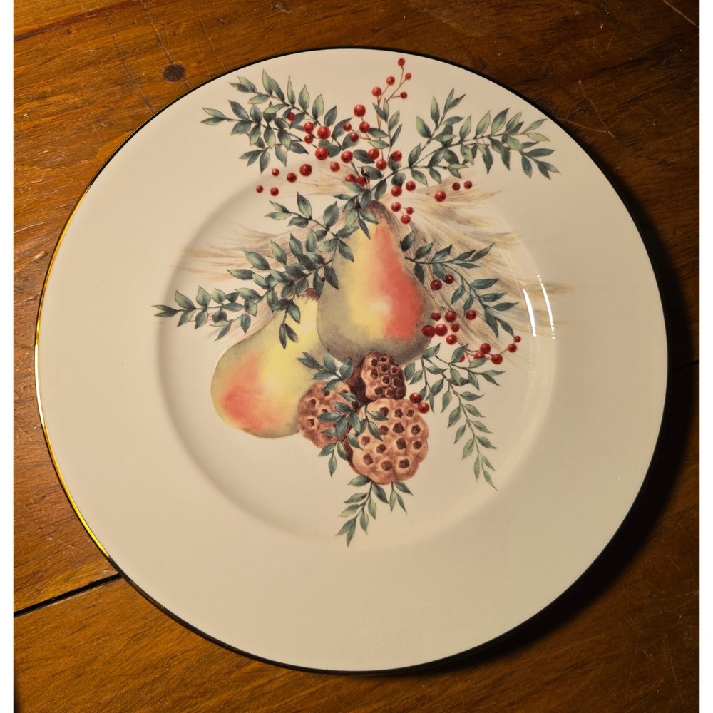Lenox Williamsburg Boxwood and Pine Plate Pear Berry Winter Holiday Seasonal‎